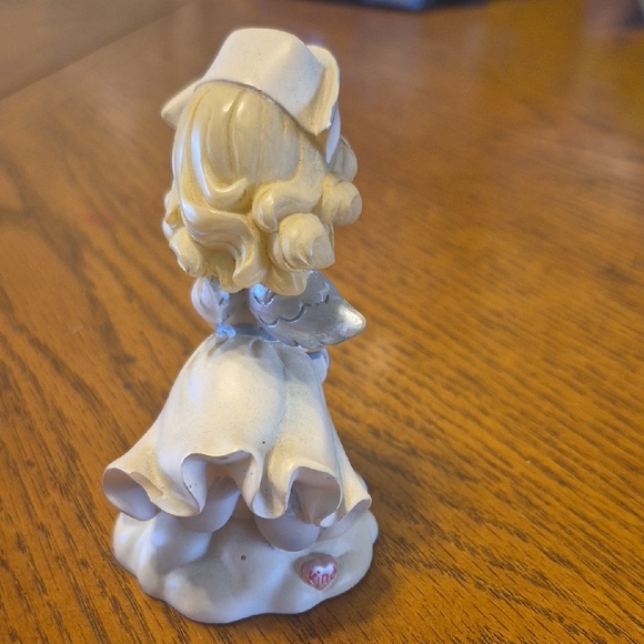Precious Moments Angels of Mercy "Sending Love from Above" figurine 2004 - Picture 5 of 10